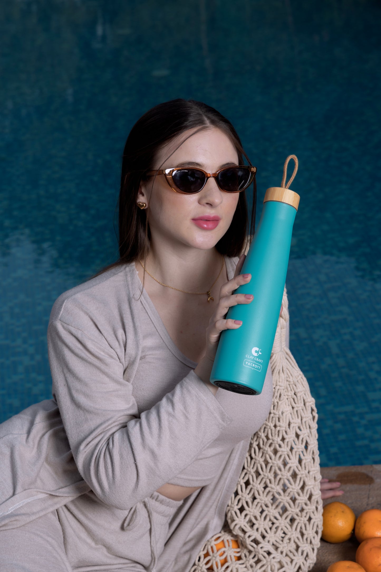 Vacbott Vacuum Bottle, Titan fruto Double Walled 24 Hours Hot and Cold Water Bottle, 650 ml