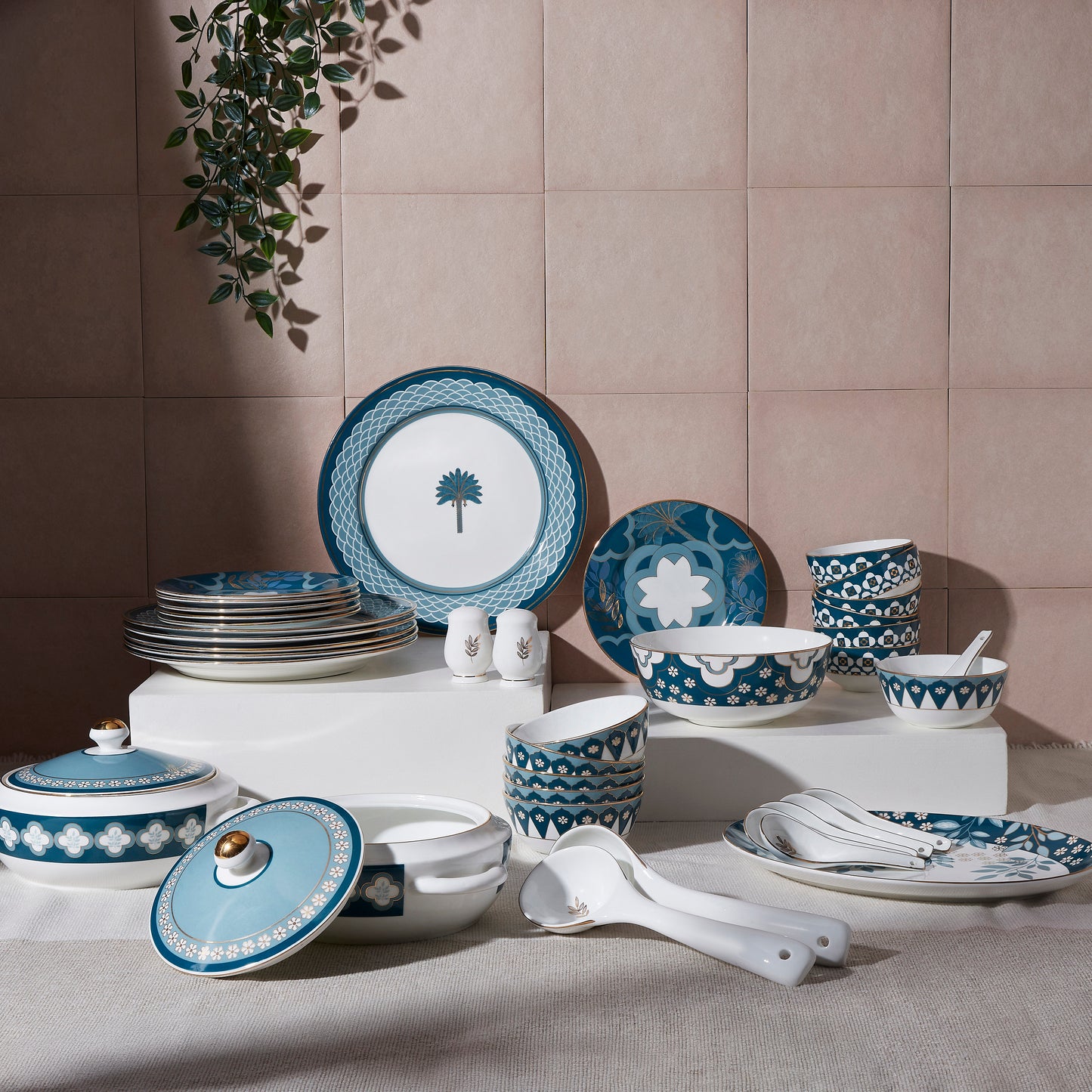 India Circus Oceanic Opulence Georgian Dinner Set - 40 Pieces