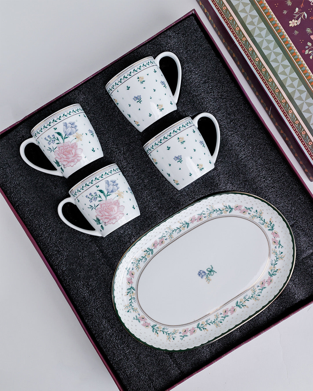 Magique by The Wishing Chair x Clay Craft, Emerald Ribbon 1 Charlie Platter with 4 Alton Mug Set